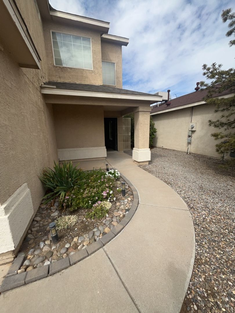 Albuquerque House: 6309 Dante Ln NW