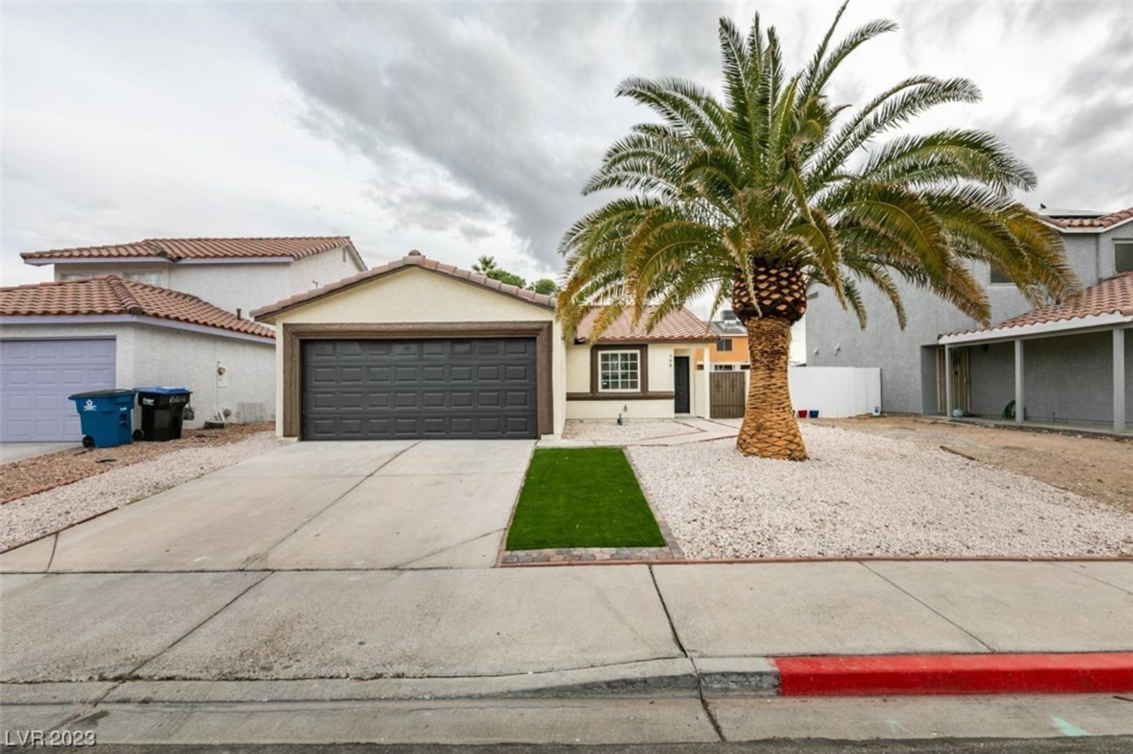 HENDERSON House: 598 JACKSON DR