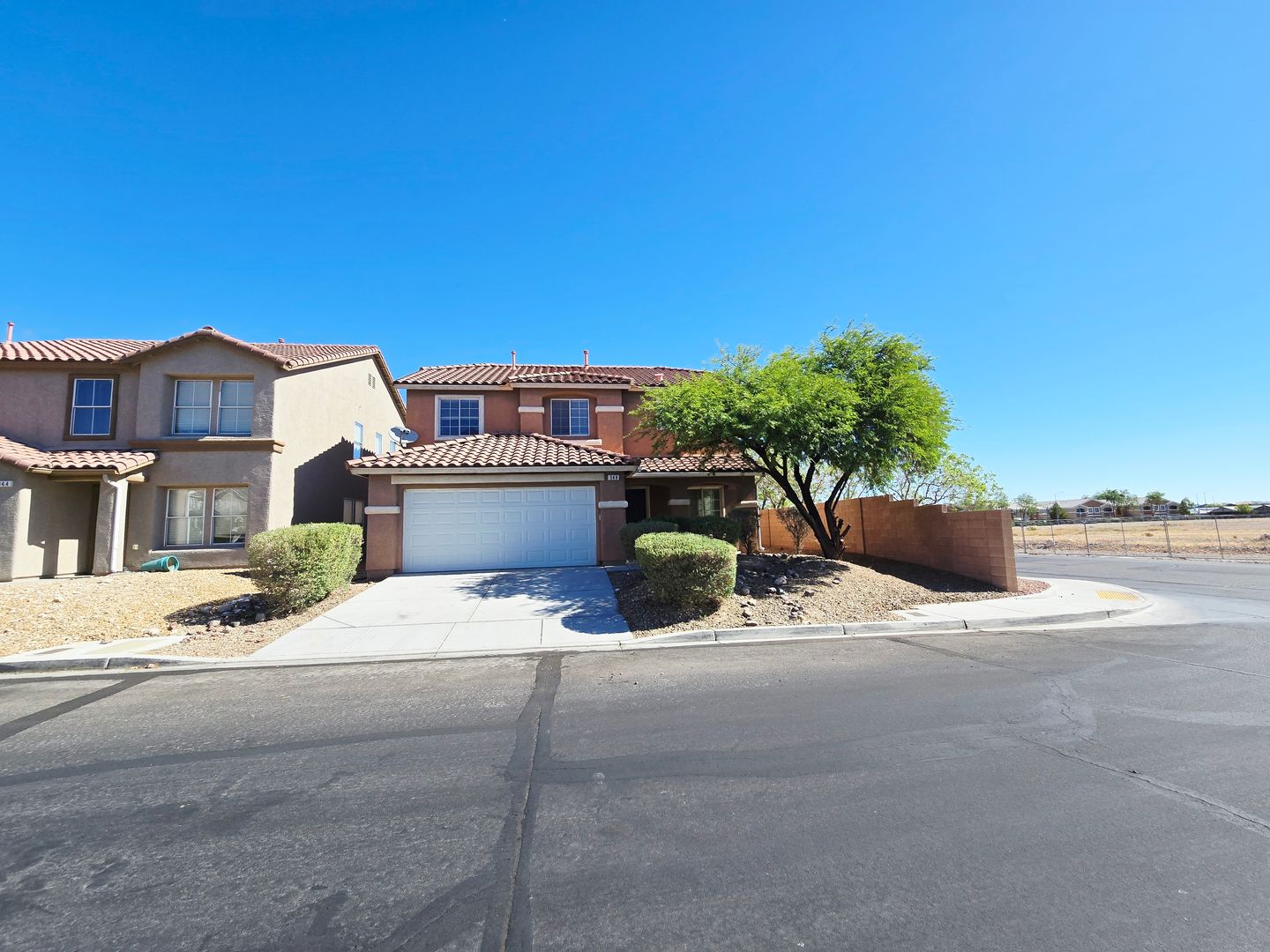 LAS VEGAS House: 348 BELLA CALABRIA AVE