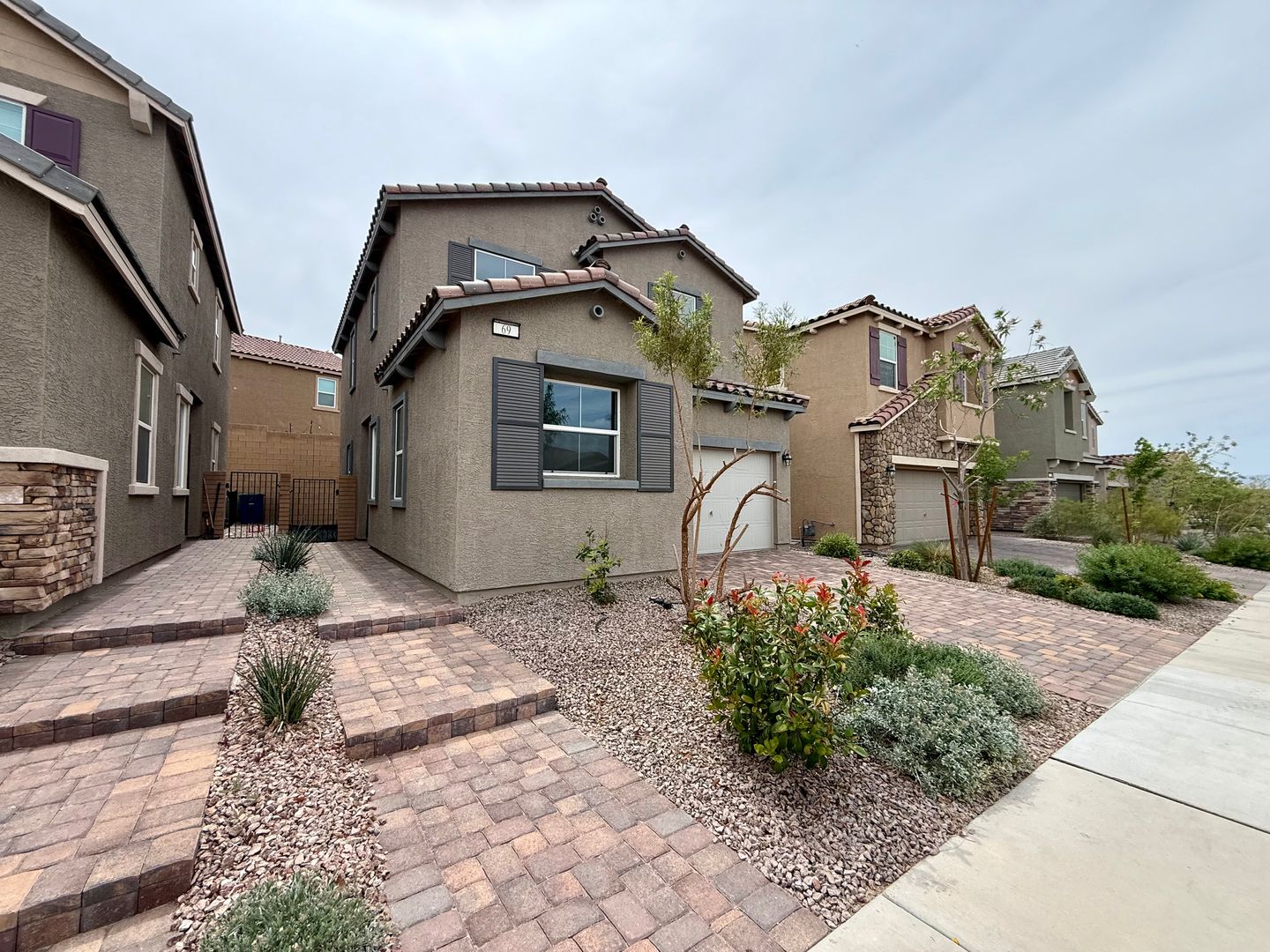 HENDERSON House: 69 ELLA ASHMAN AVE