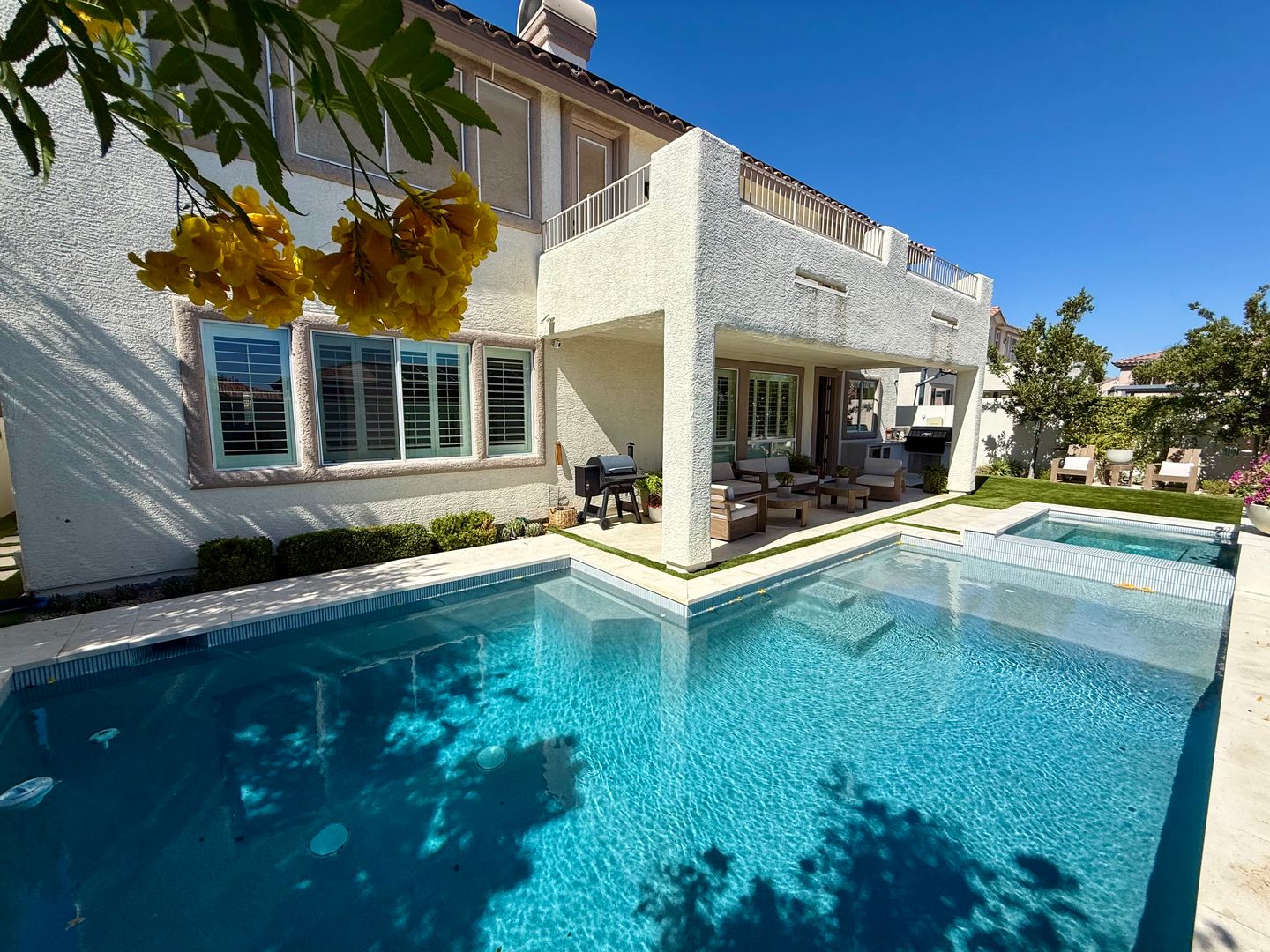 LAS VEGAS House: 384 RANCHO ROSARIO CT