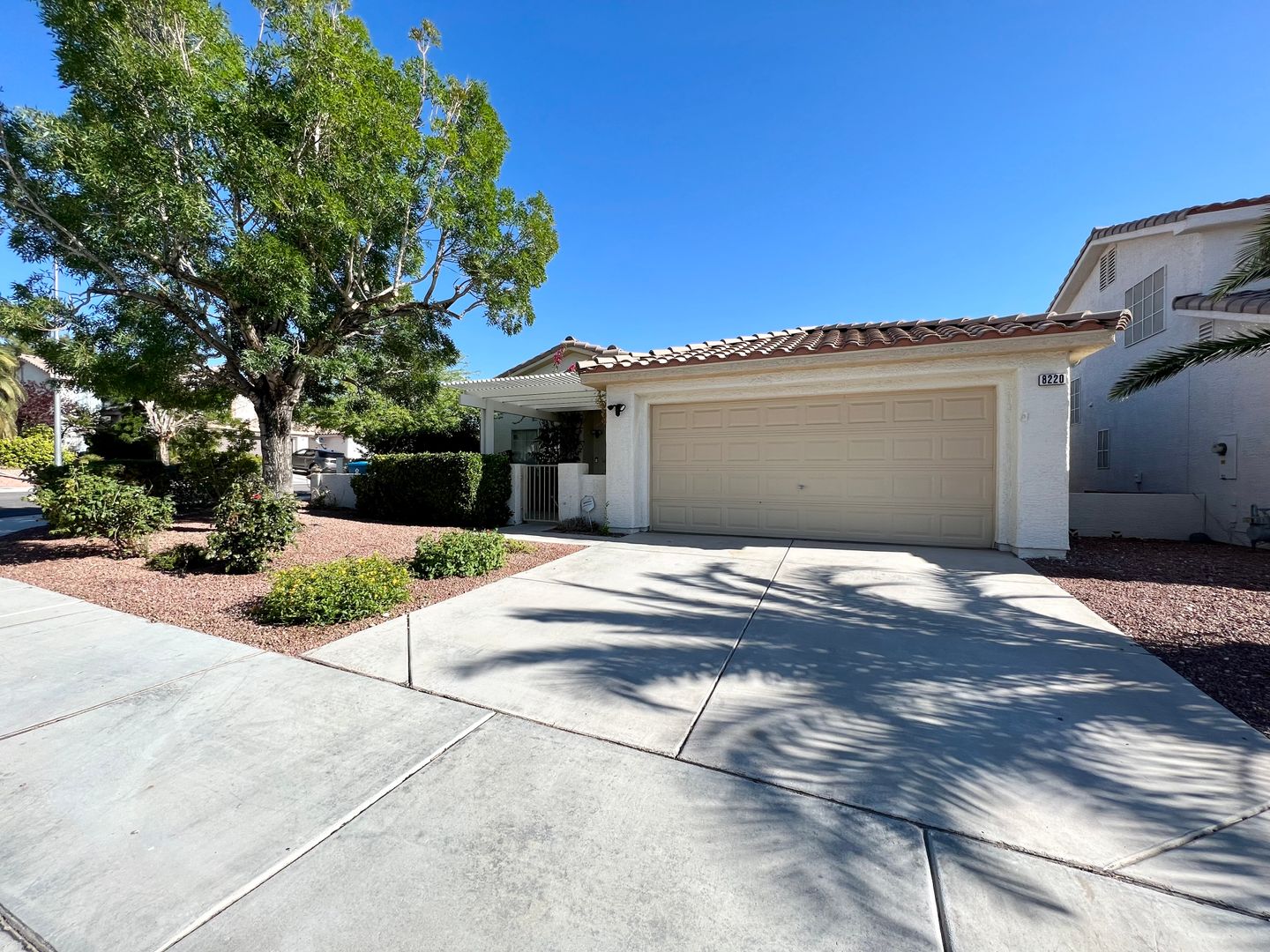 LAS VEGAS House: 8220 HOLLISTER AVE