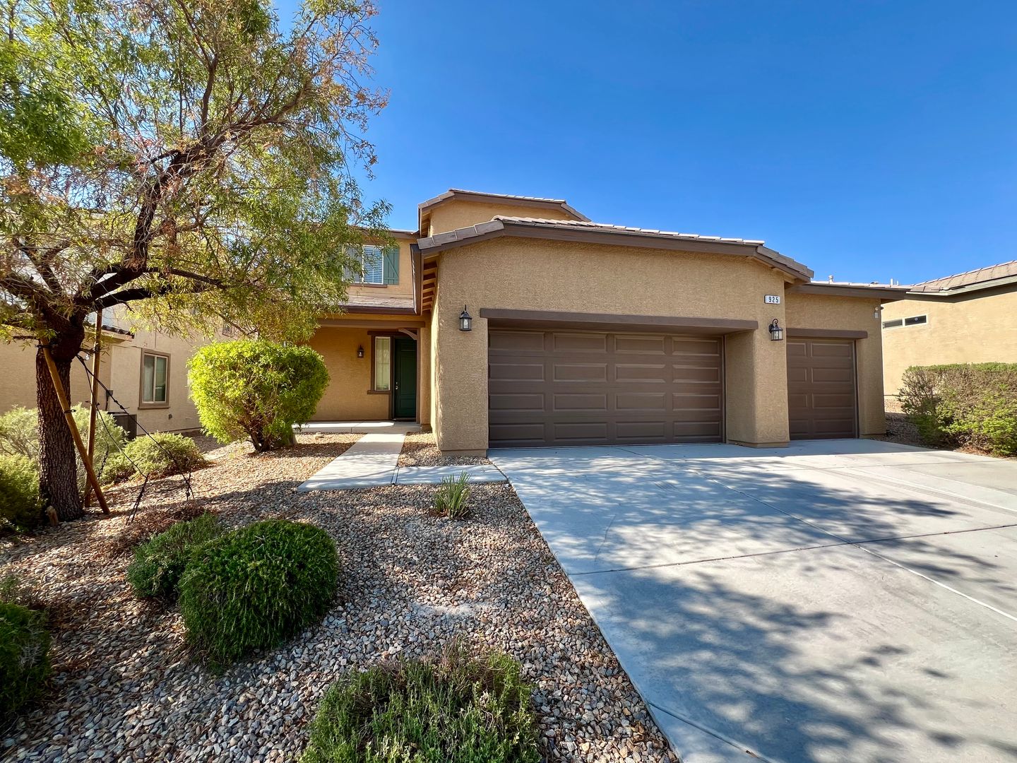 NORTH LAS VEGAS House: 925 PINE VISTA CT