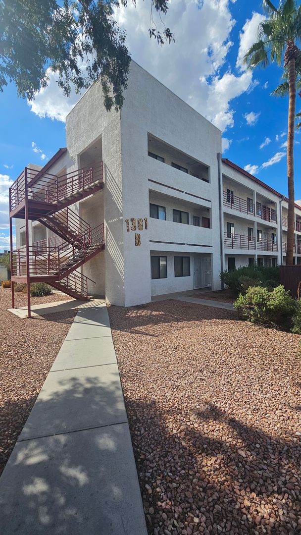 LAS VEGAS Condo: 1361 E UNIVERSITY AVE #209