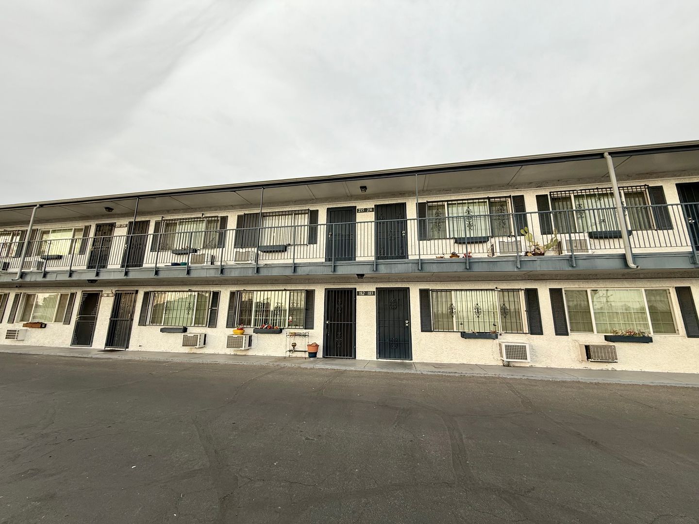 LAS VEGAS House: 4600 UNIVERSITY CENTER DR. #235