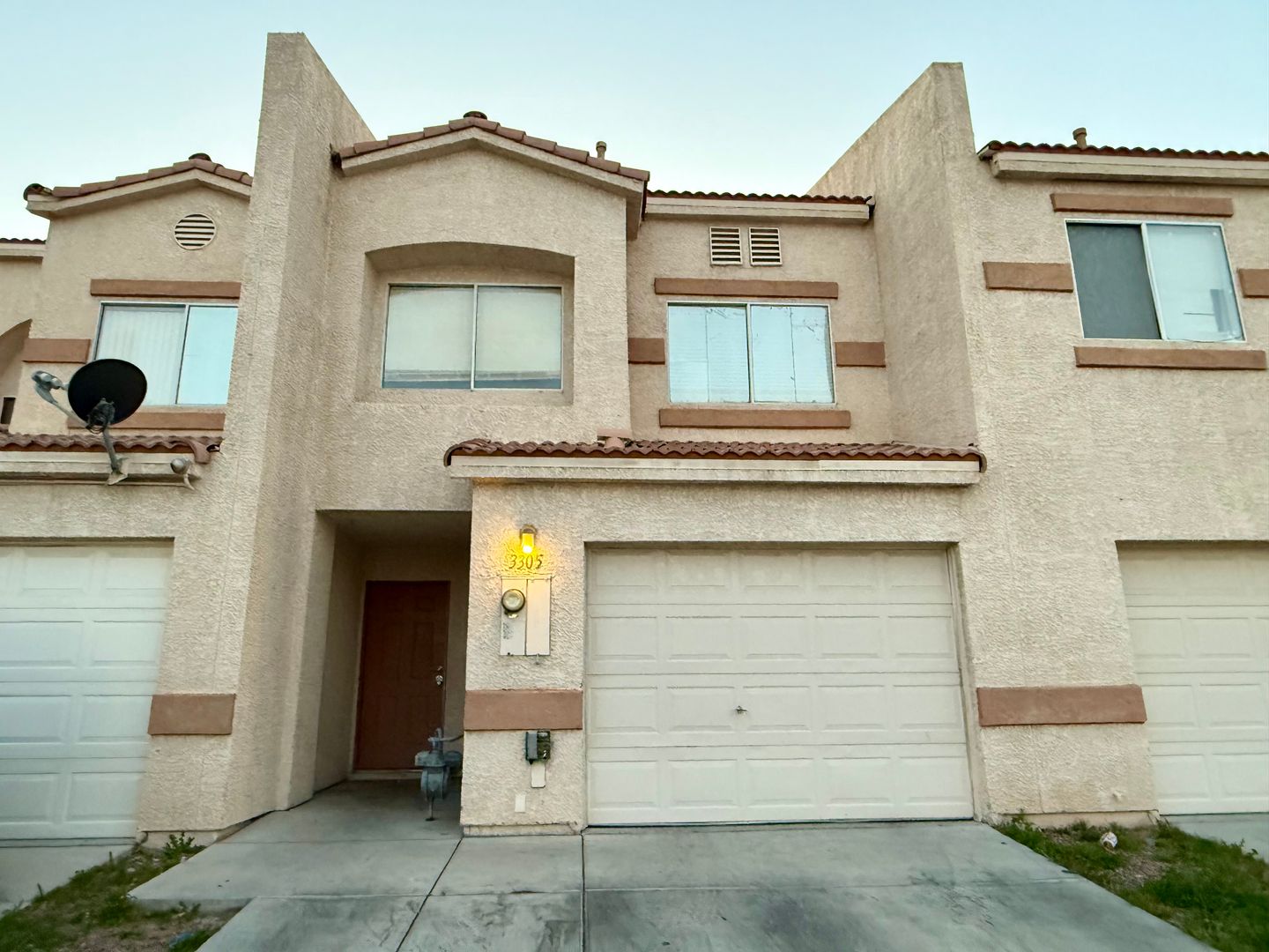 NORTH LAS VEGAS Townhome: 3305 CHEYENNE GARDENS WAY.