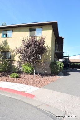 Upstairs 2 bed, 1 bath apt w/ new paint & carpet! – photo 1