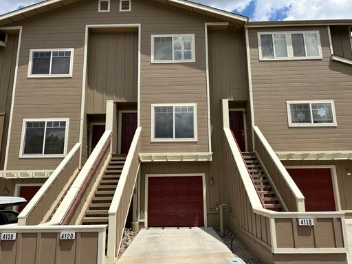 Spacious two bedroom townhouse w/ Central AC! – photo 1