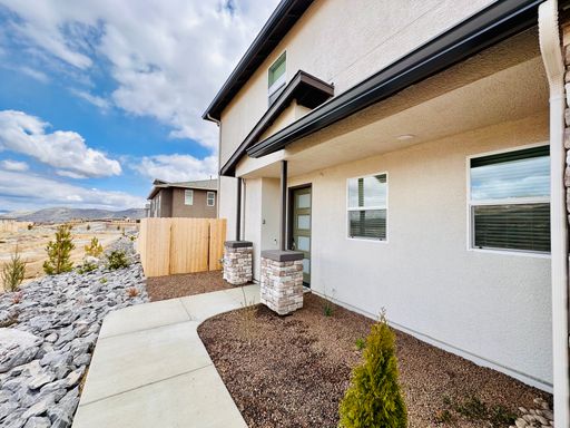 New townhouse in super convenient location! – photo 1