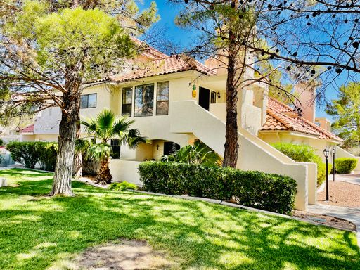 Spacious, Fully Furnished 2 Bed, 2 Bath Condo in the Lakes! – photo 1