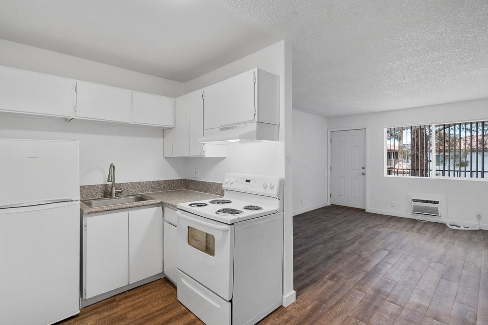 Las Vegas Apartment: 4330 Las Vegas Blvd N