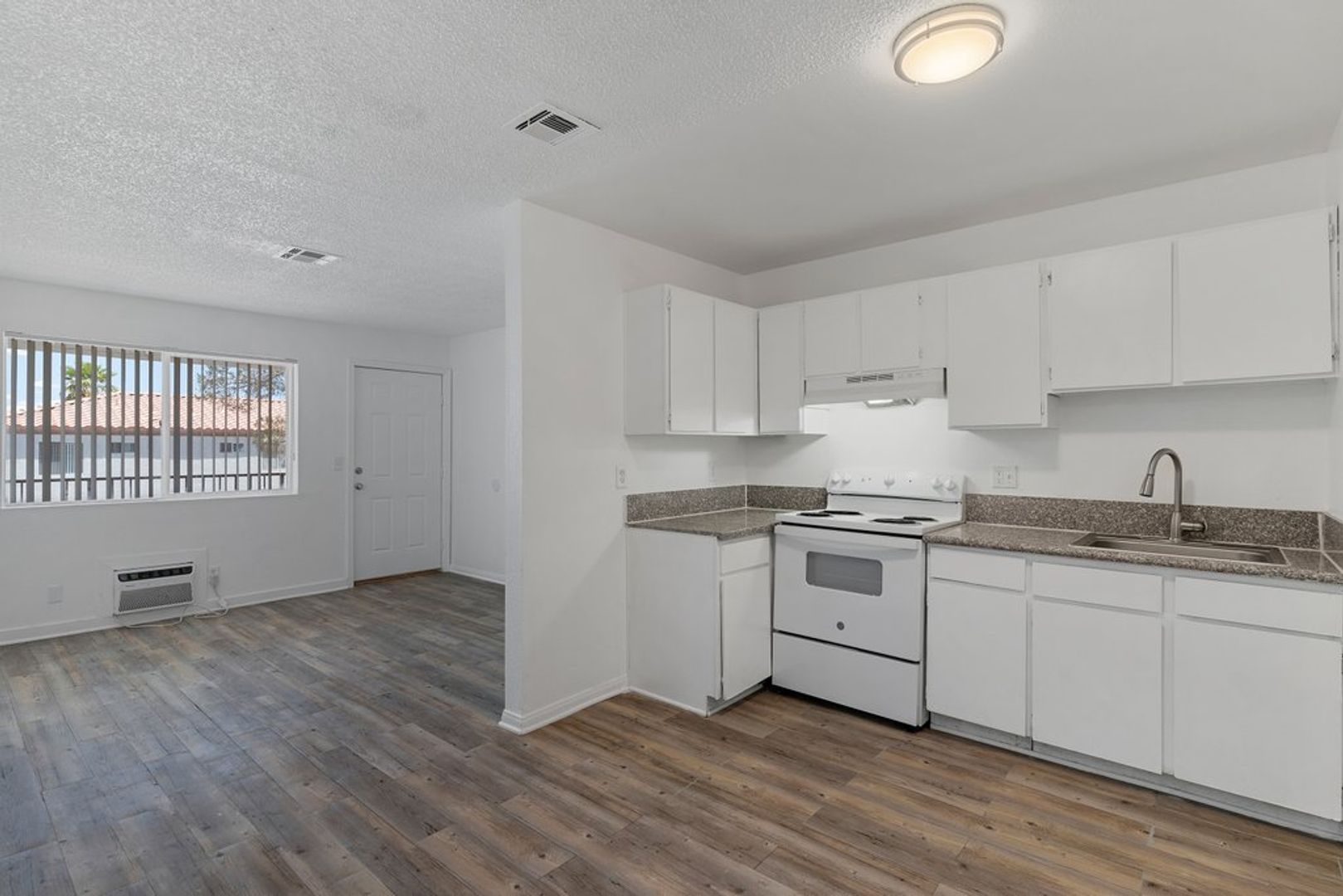 Las Vegas Apartment: 4330 Las Vegas Blvd N