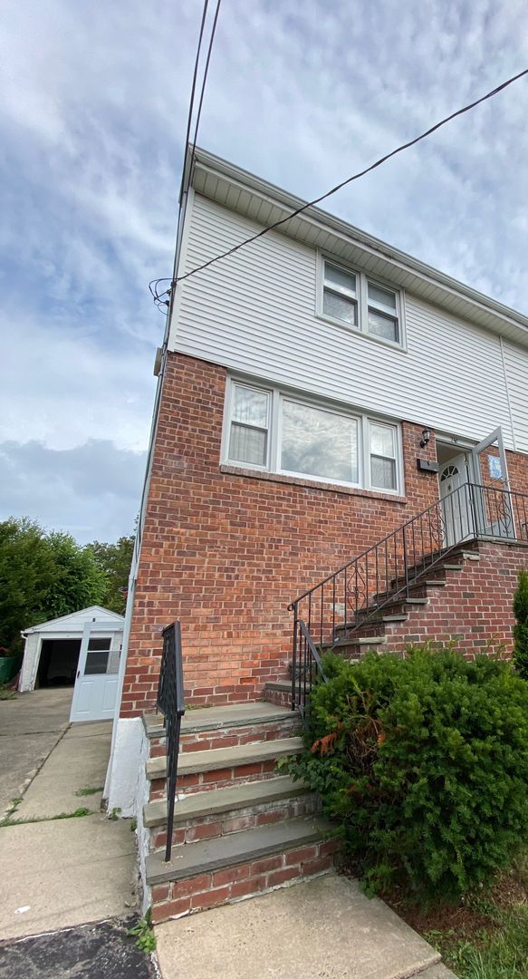 Yonkers Apartment: 240 Hoover Road