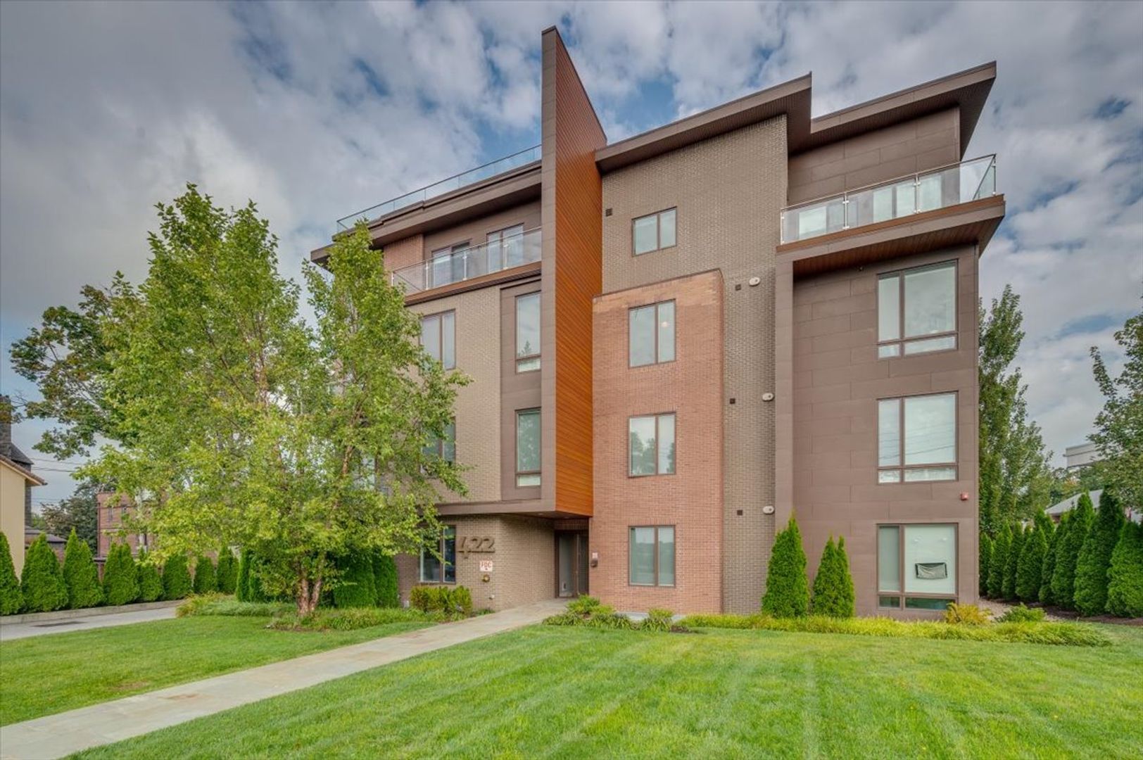 Mamaroneck Apartment: 422 E Boston Post Road