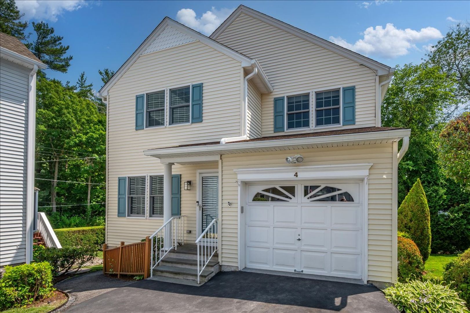 Valhalla Apartment: 4 Lakeside Drive