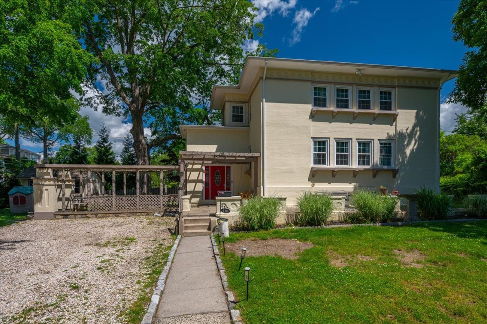 Mamaroneck House: 116 Soundview Avenue