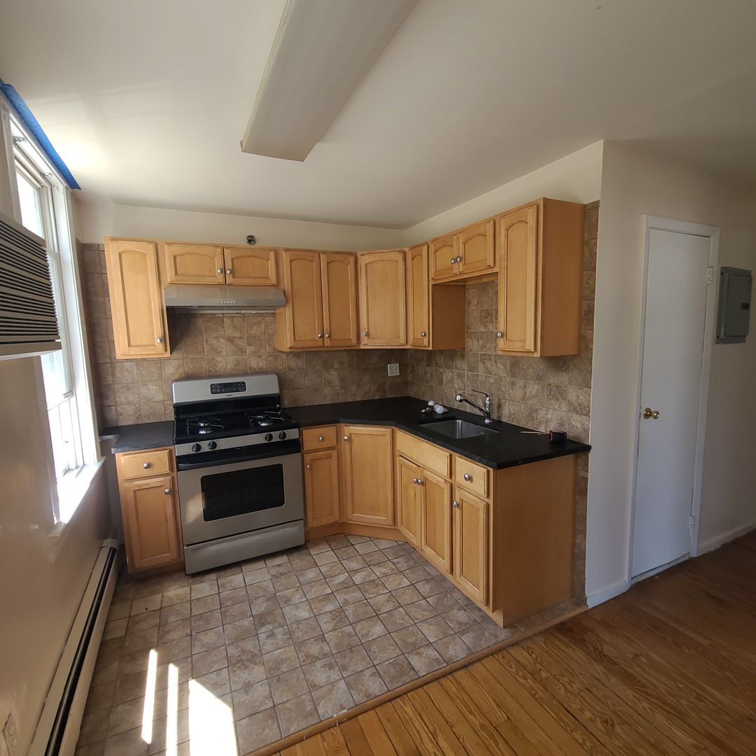 Yonkers Apartment: 42 Parsons Street
