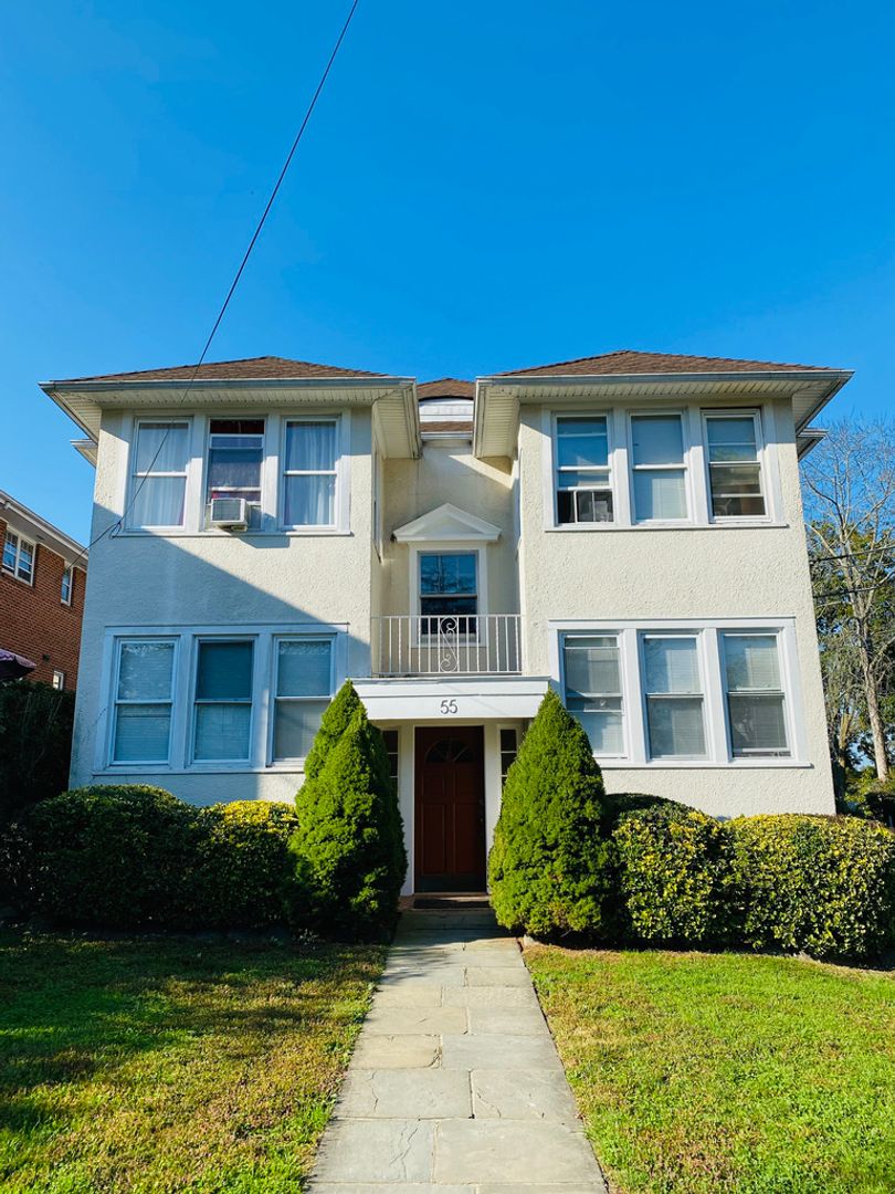 White Plains Apartment: 55 Davis Avenue