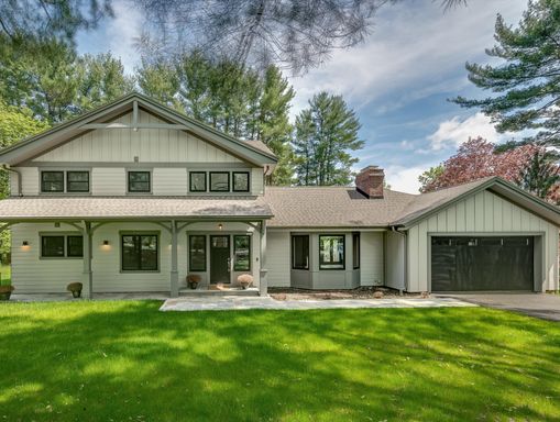 Modern Farmhouse 3 Bedroom 3.5 Bathroom