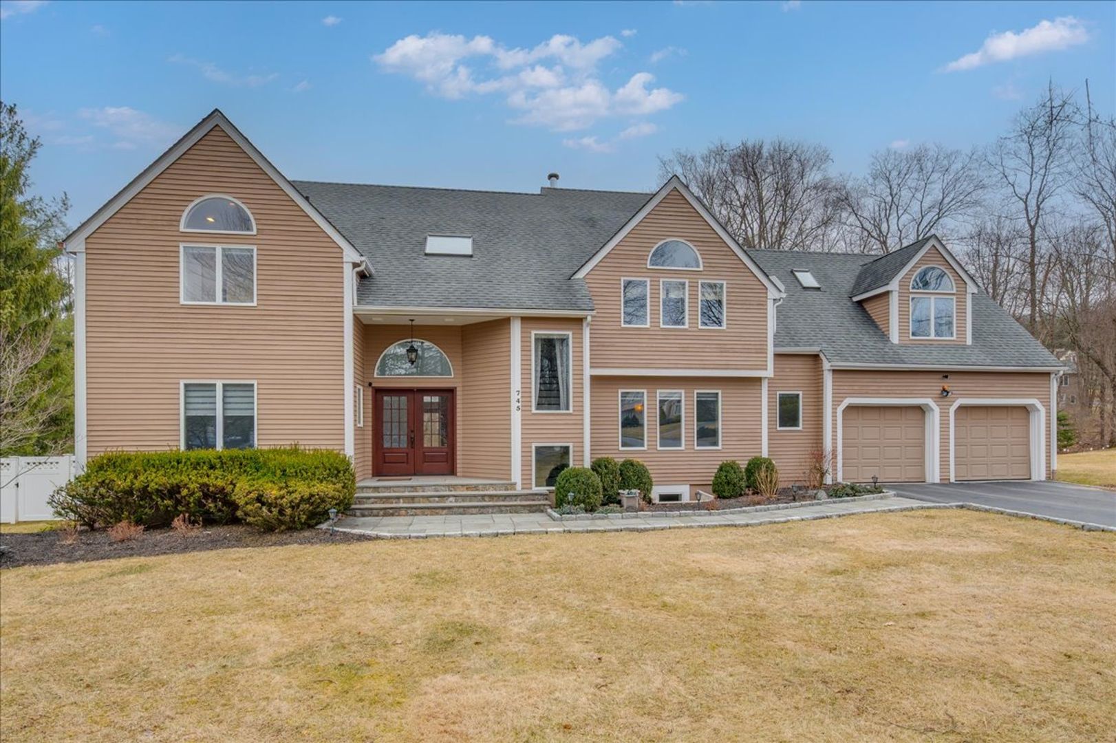 Yorktown Heights House: 745 Iris Court