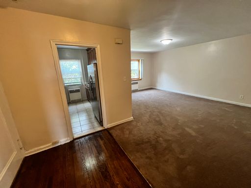 Fantastic 1 Bedroom/1 Bathroom Apartment in Forest Hills