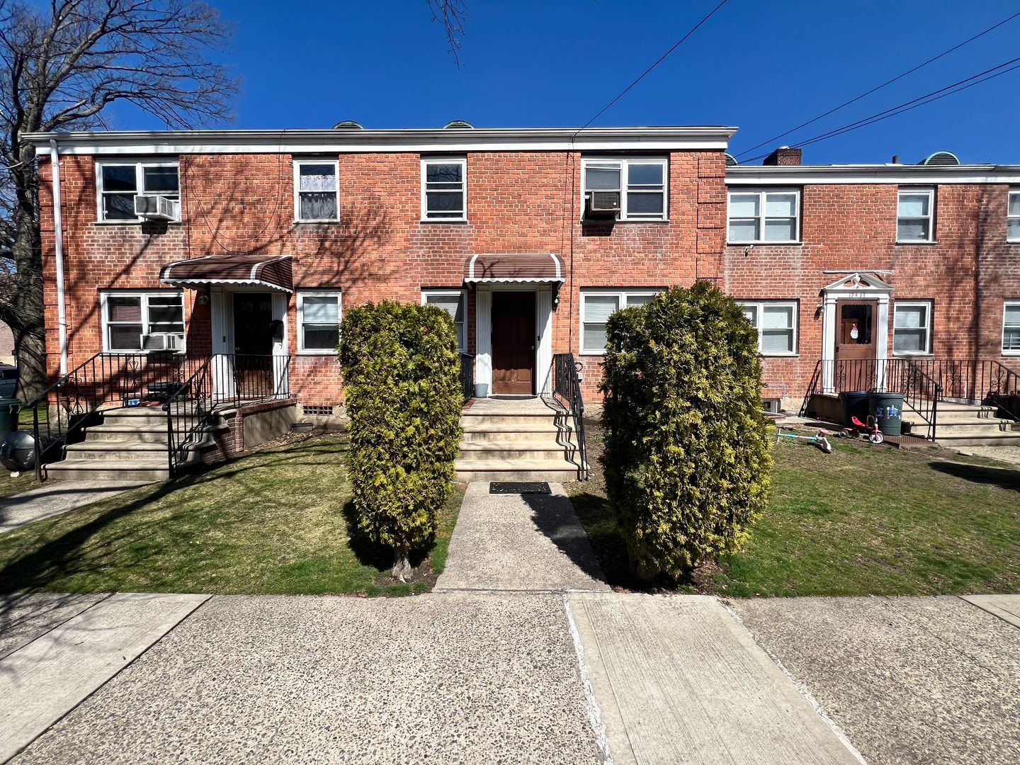 Flushing Apartment: 194-01 37th Ave