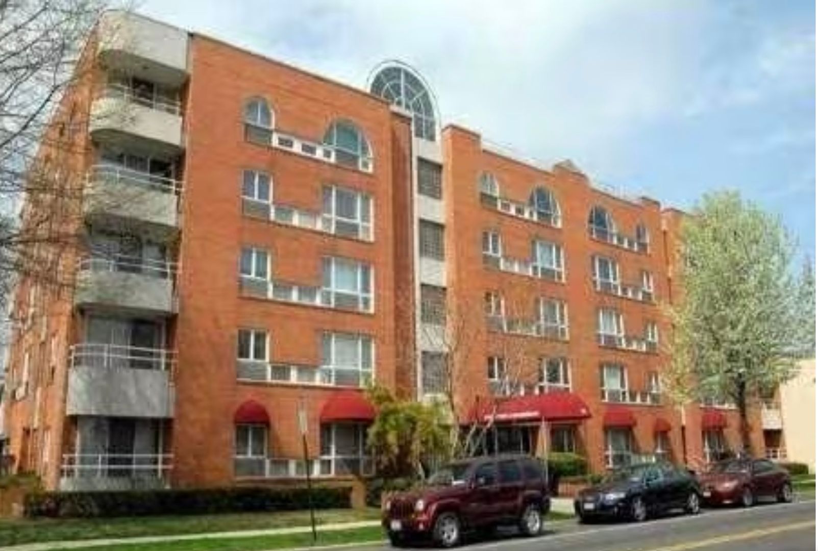 Mineola Apartment: 205 Mineola Boulevard