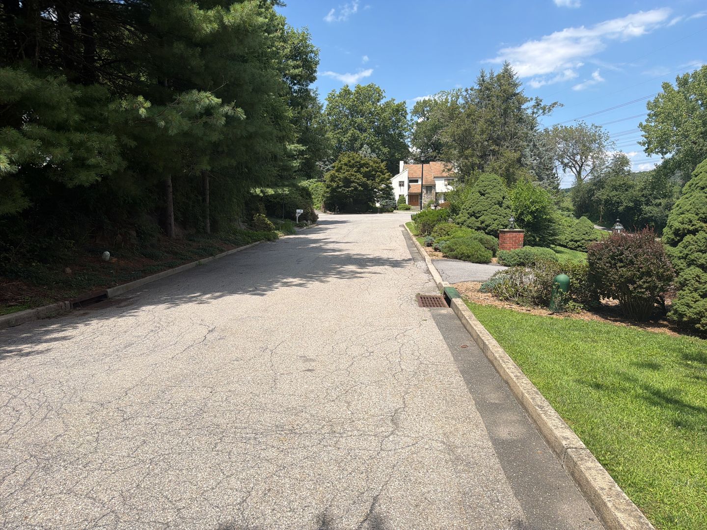Pleasantville Apartment: 6 Raven Way