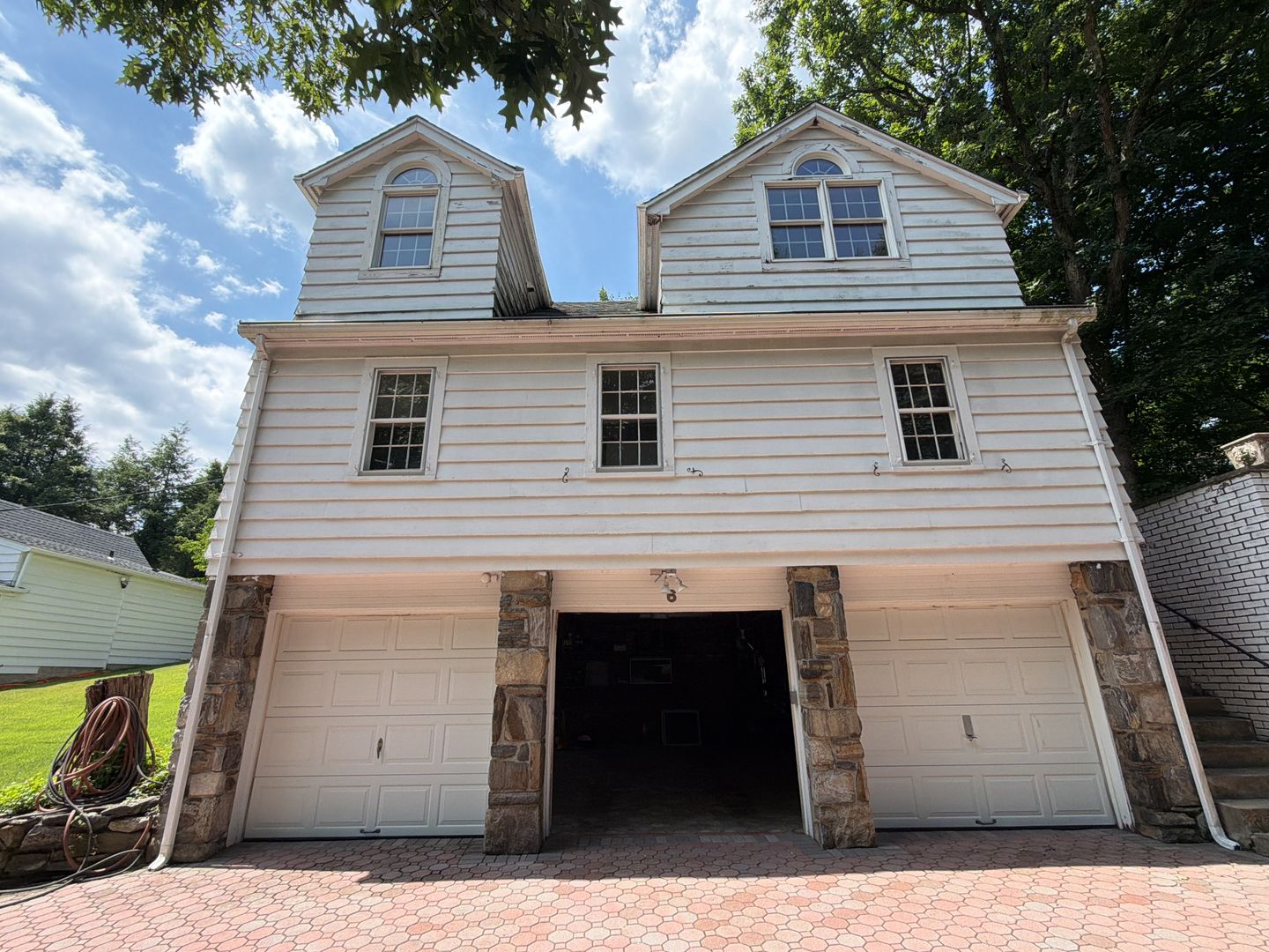 Pleasantville Apartment: 6 Raven Way