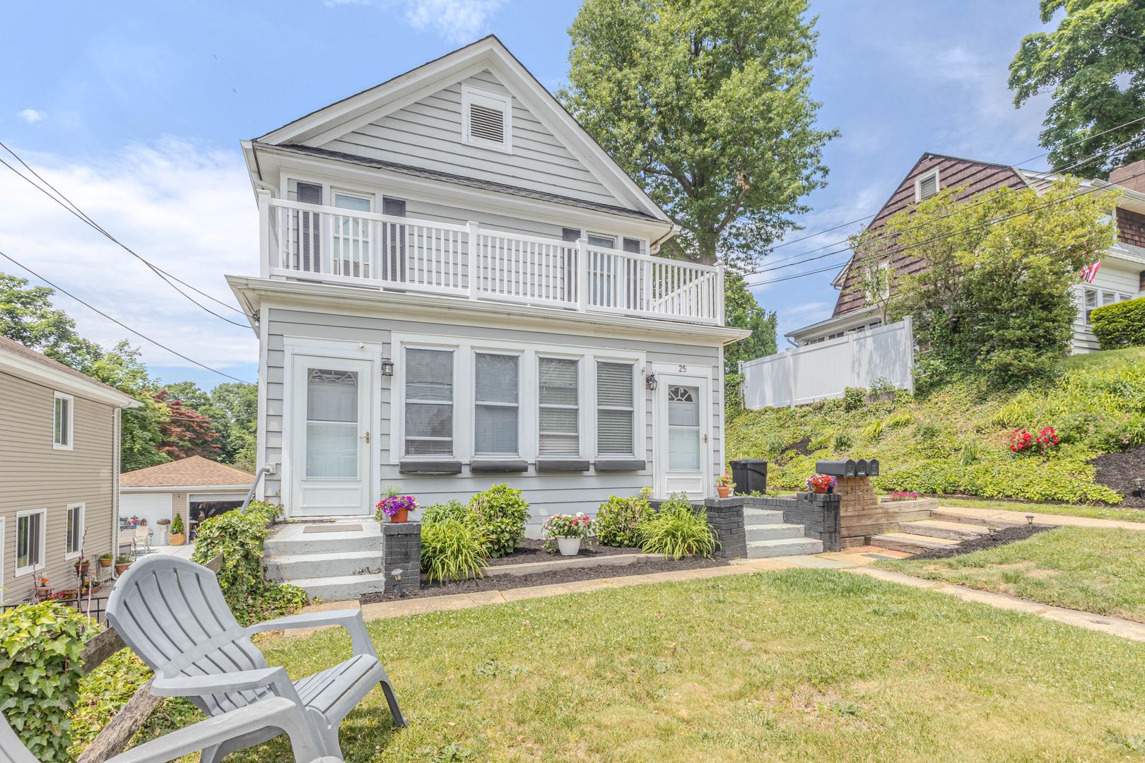 Glen Cove Apartment: 25 Cove Street