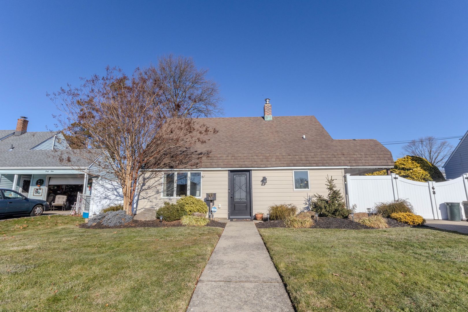 Levittown House: 51 Butternut Lane