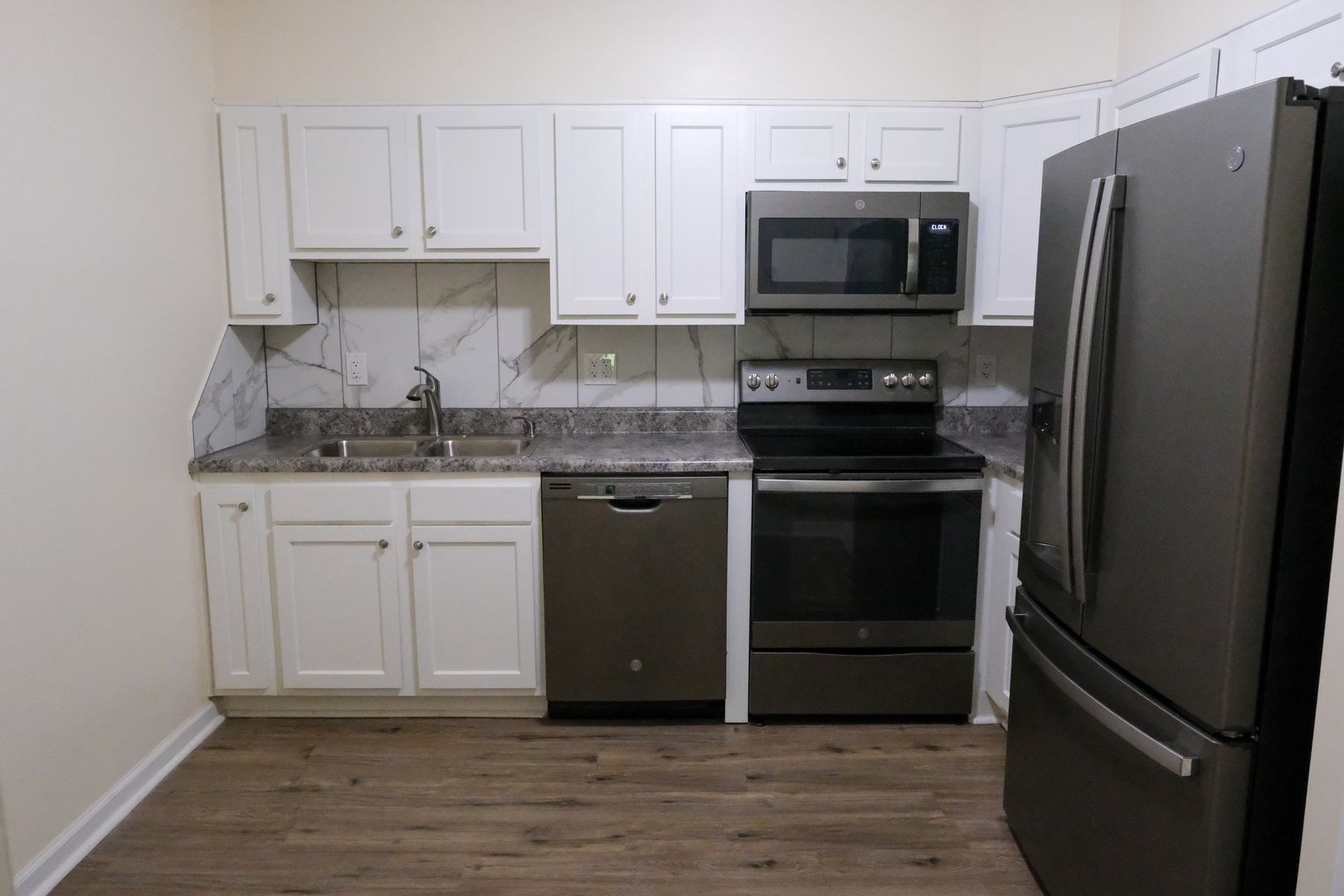 East Greenbush Apartment: 90 Elliot Road