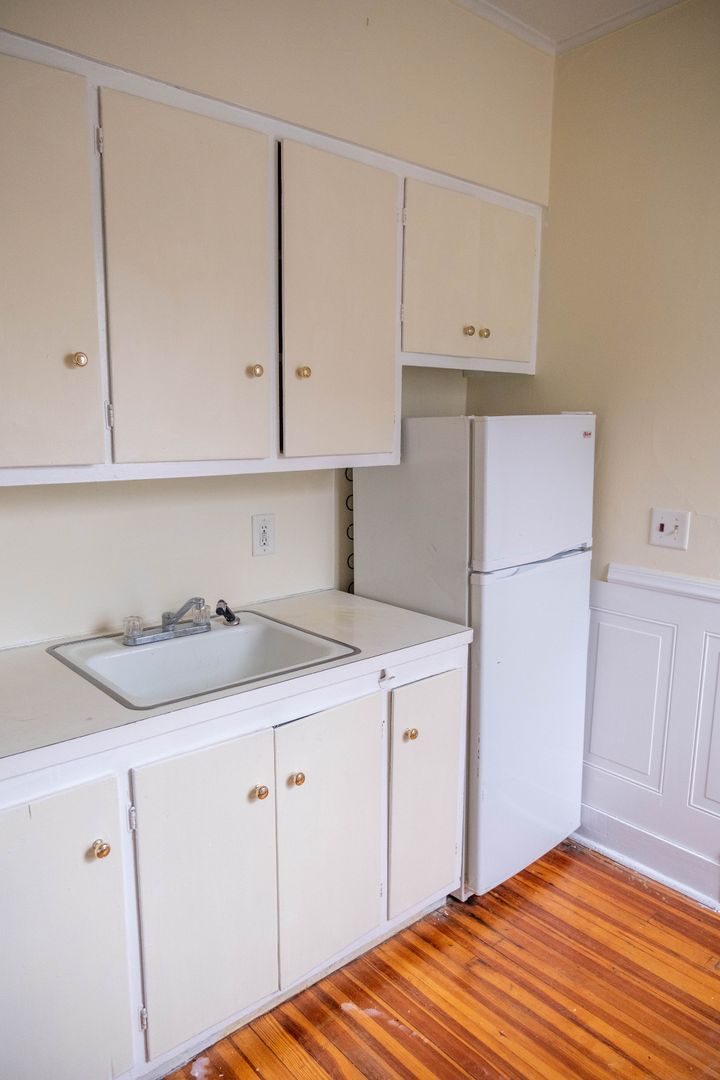 Schenectady Apartment: 1030 Eastern Avenue
