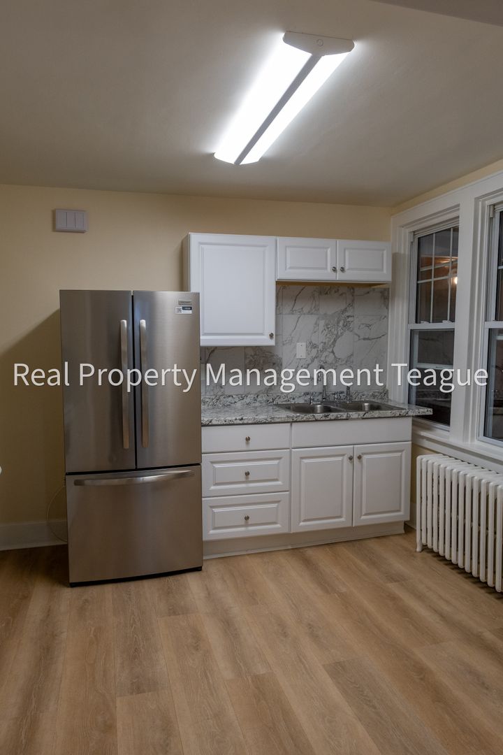 East Greenbush Apartment: 64 Highland Floor 1