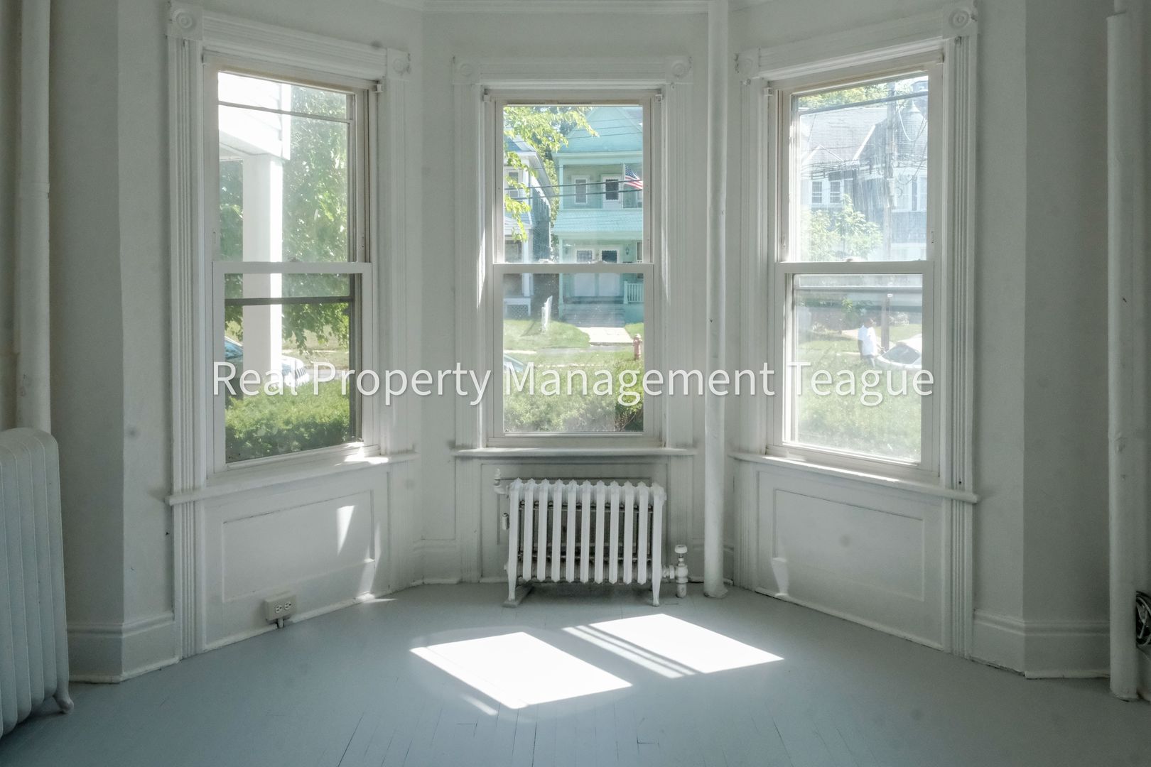 Schenectady Apartment: 1047 - 1049 Wendell Ave
