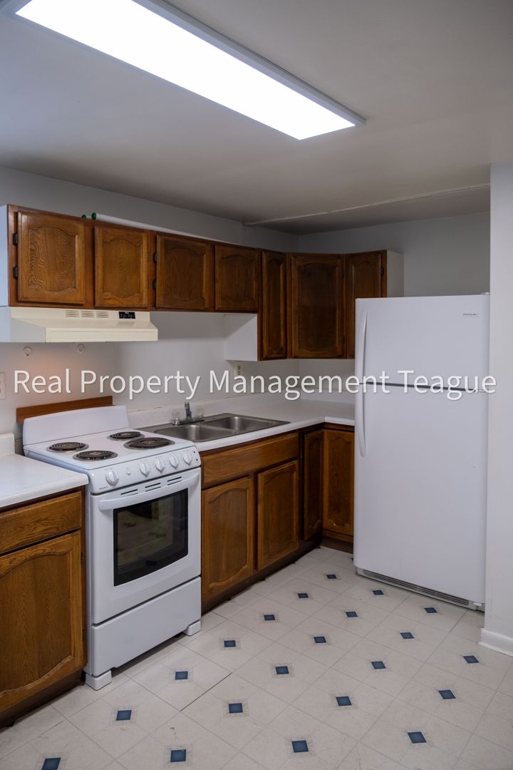 Rensselaer Apartment: 6 Indiana Avenue