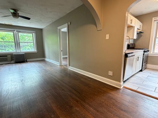 DON'T MISS OUT ON THIS Charming 1 BR Cincinnati Home! MOVE-IN SPECIAL!! – photo 1