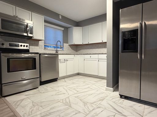 Amazing location and Modern 3 BR Apartment