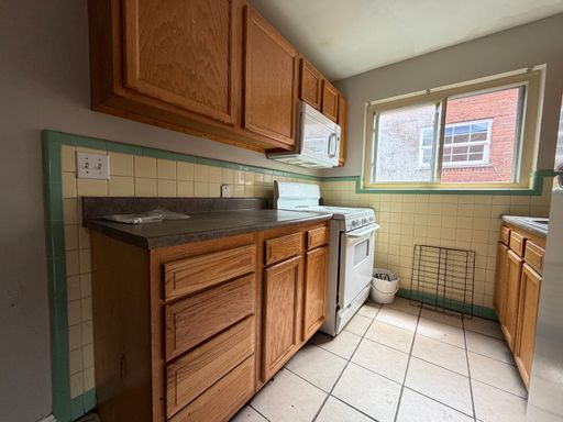 Cozy 1 BR with Hardwood Floors – photo 1