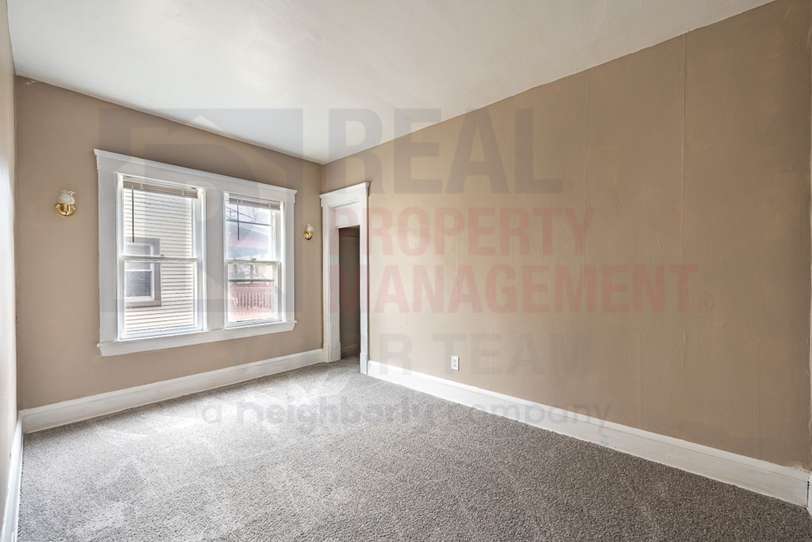 Bedford Apartment: 121 Logan St