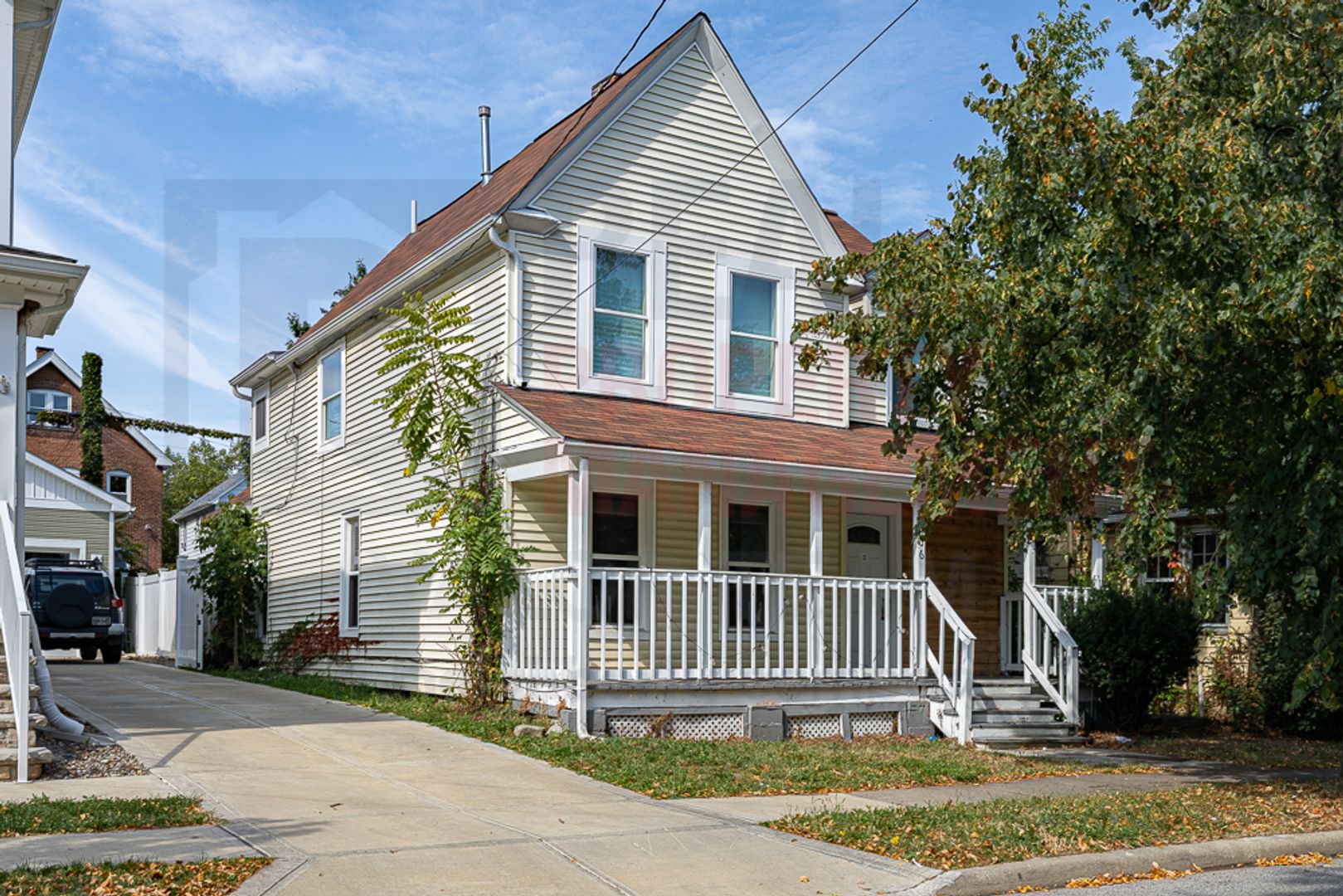 Lakewood House: 1566 Winchester Ave,