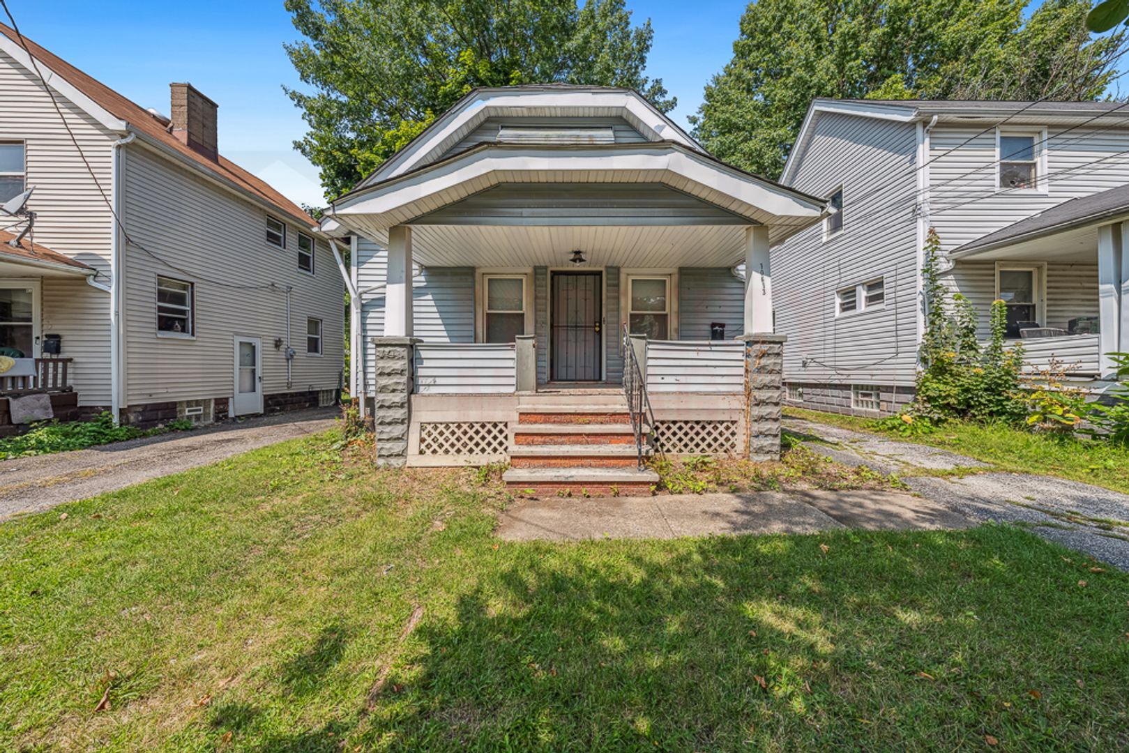 Cleveland House: 10613 Avon Ave,
