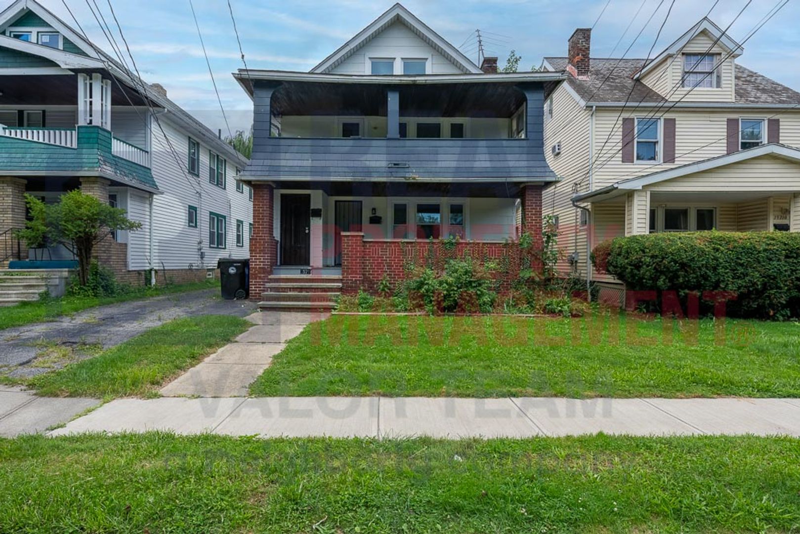 Cleveland Apartment: 15714 Huntmere Ave,