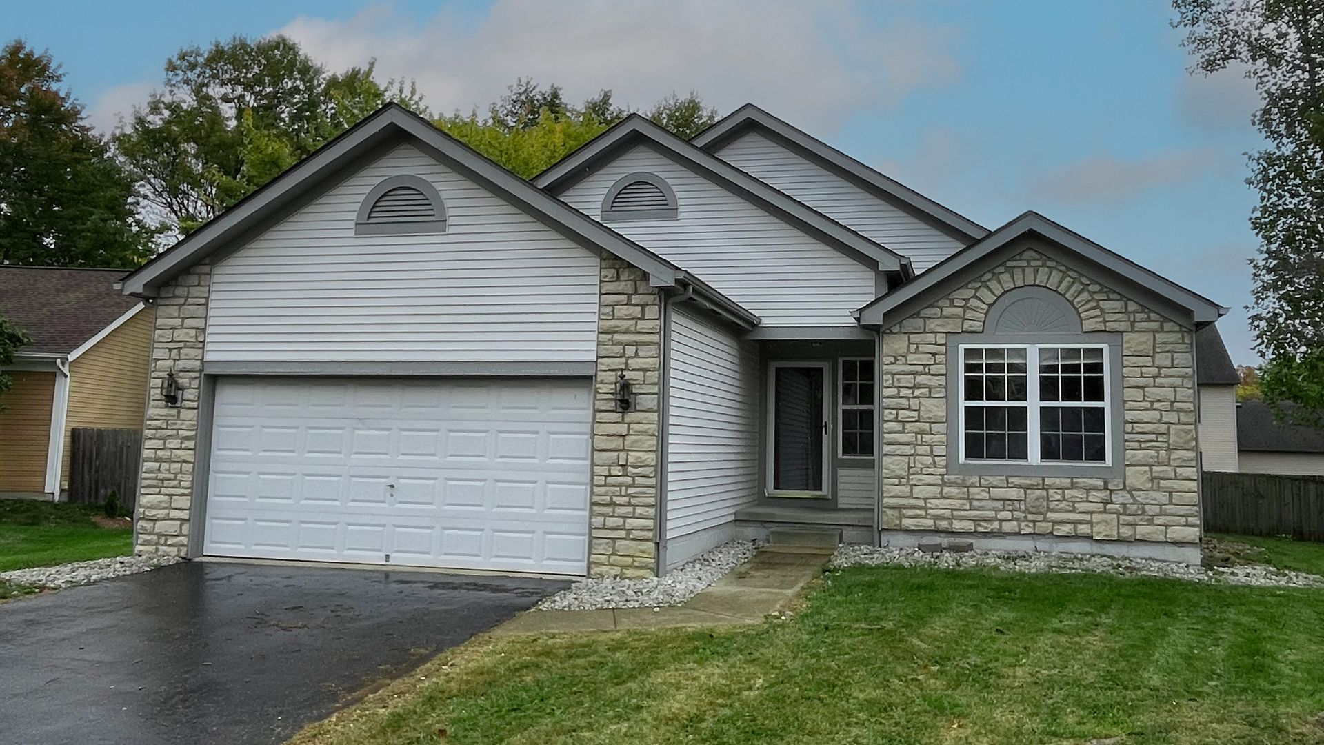 Reynoldsburg House: 932 Briaro St