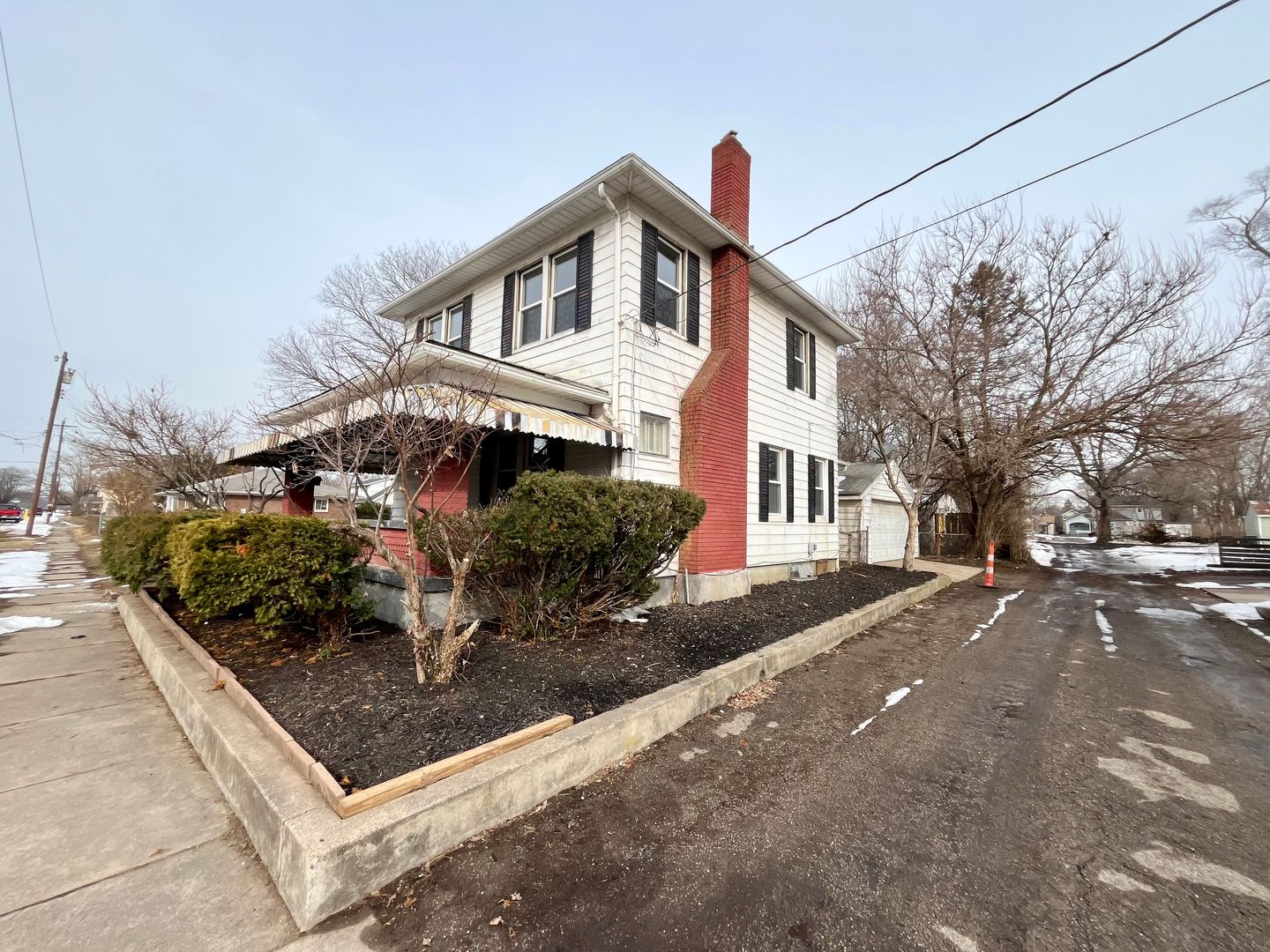 Middletown House: 2009 Grand Ave