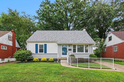 Modern Comfort Meets Classic Charm in Deer Park – photo 1