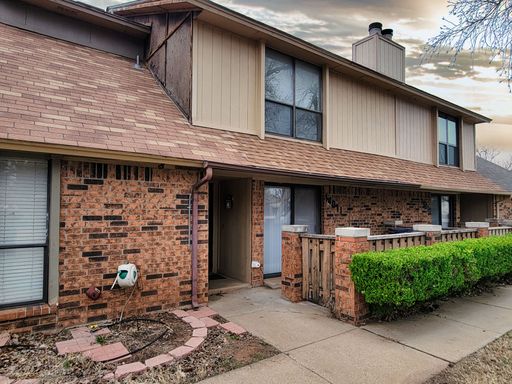 COMING SOON!!! Spacious 2 Bed, 2 Bath Townhouse in Prime Edmond Location: Your Dream Home Awaits! – photo 1