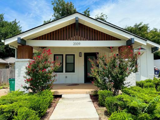 AVAILABLE NOW - $500 OFF 1st Full Month / Charming Historic Gem Near Midtown | Updated 2 Bed with Basement & Designer Finishes – photo 1