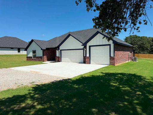 AVAILABLE NOW - $500 OFF 1ST FULL MONTH Spacious Brand-New 5 Bedroom Home in McLoud!