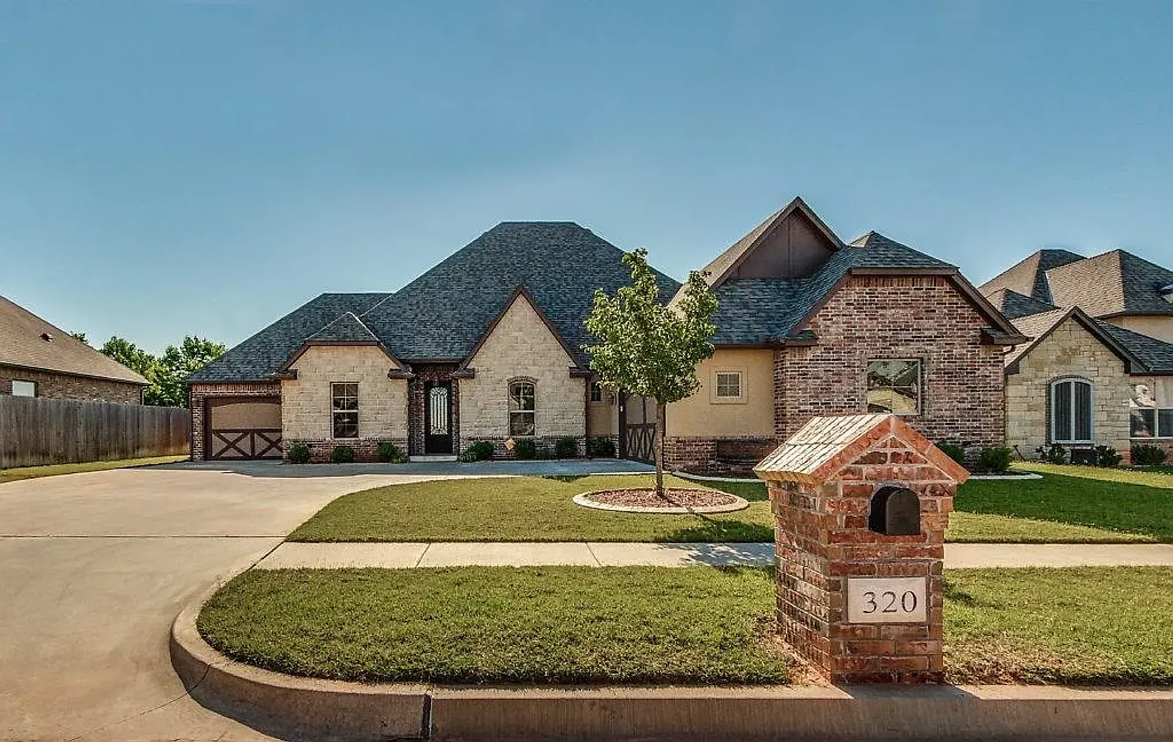 Yukon House: 320 Old Home PL